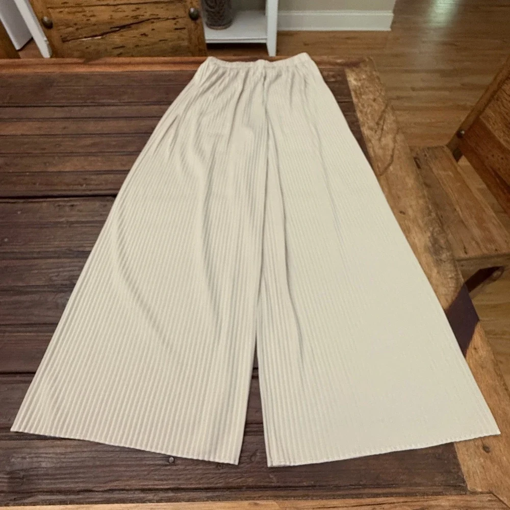 Uniqlo Beige Micro Pleated Wide Leg Pants Elastic Waist High Rise 241-456032 S